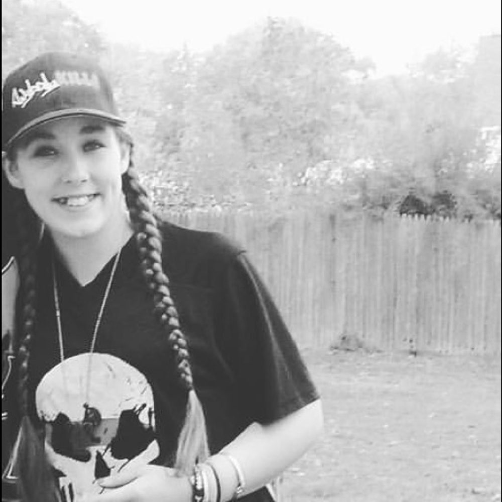 Meet your Posher, Bee